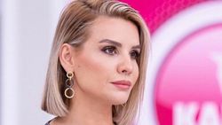 Esra Erol'un kardeşi Bihter Erol güzelliği ile ablasını gölgede bıraktı