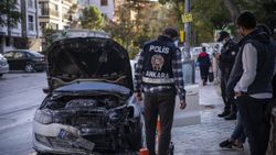 Ankara'da park halindeki araç yandı