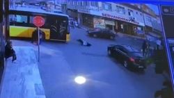 Ataşehir’de, karşıya geçen çocuğa İETT eğitim aracı çarptı