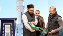 Gökdeniz Karadeniz, Kazan'a cami yaptırdı