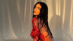 Kylie Jenner kanlar içinde poz verdi