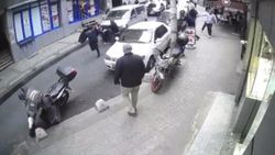 Kağıthane’de börekçiye dışarıdan yemek getirdi, sopalı sandalyeli kavga çıktı