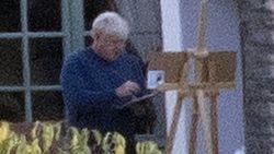 Boris Johnson, İspanya'da resim çizerken görüntülendi