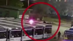 Rusya'da havai fişek otobüsün üstüne düştü