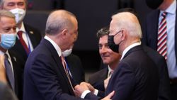 Financial Times: Erdoğan'ın çabaları Biden'ı köşeye sıkıştırıyor