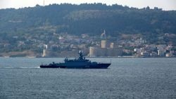 Çanakkale Boğazı'ndan Rus savaş gemisi geçti