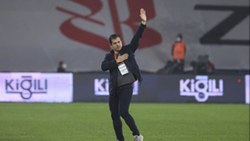 Emre Belözoğlu ilk maçında galibiyet aldı