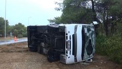 Antalya'da kayganlaşan yol kazaya neden oldu: 8 yaralı