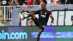 Beşiktaş'ta Atiba Hutchinson sakatlandı