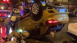 İstanbul'da otomobil, sokakta takla attı