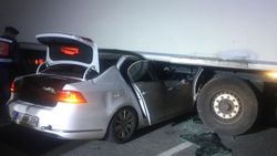 Eskişehir'de otomobille tırın çarpıştığı kazada eski emniyet müdürü ve oğlu öldü