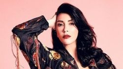 Hande Yener'in olay yaratan sahne kostümü