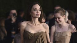 Angelina Jolie, çocuklarıyla galada