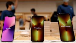 Apple, çip krizi nedeniyle daha az iPhone satacak