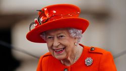 Kraliçe Elizabeth 'yılın yaşlısı' ödülünü reddetti