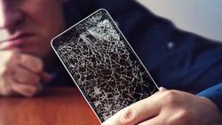 Kendi kendine tamir olan telefon ekranı geliştirildi