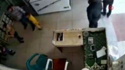 Esad güçlerinin İdlib’de çocukları bombaladığı anlar