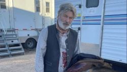 Amerikalı aktör Alec Baldwin, yanlışlıkla katil oldu