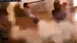 Esad güçlerinin İdlib’de çocukları bombaladığı anlar