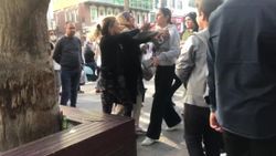 Denizli'de iki kadın sokak ortasında tekme tokat kavga etti