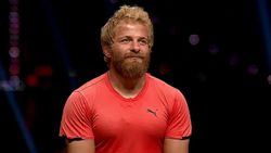 Nişanlısından ayrılan Survivor şampiyonu İsmail Balaban'dan aşk ilanı! El ele, diz dize...