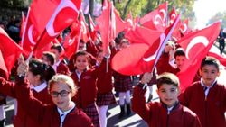 Yarın okullar yarım gün mü, tatil mi? 28 Ekim Perşembe dersler kaçta bitecek?