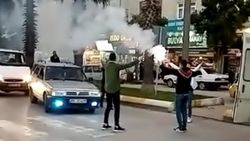 Samsun'da asker eğlencesi yapan grup yolu kapatıp oyun oynadı