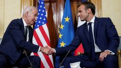 Joe Biden ve Emmanuel Macron denizaltı krizinden sonra ilk kez bir araya geldi