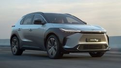 Türkiye'ye de gelecek elektrikli Toyota bZ4X tanıtıldı
