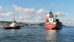 İstanbul Boğazı'nda kargo gemisi sürüklendi
