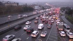 İstanbul’da yağmur yağdı, trafik yoğunluğu yüzde 72 oldu