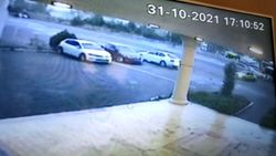 Bingöl'de otomobil, kırmızı ışıkta bekleyen araca çarptı