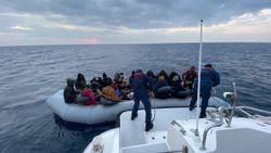 Yunan unsurlarınca geri itilen 157 düzensiz göçmen kurtarıldı