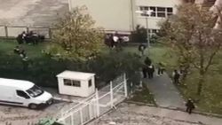 Beylikdüzü’nde, liselilerin kavgası kamerada