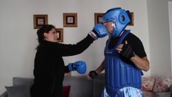 Türkiye’nin tescilli stres koçu, 11 yıldır dayak yiyerek para kazanıyor