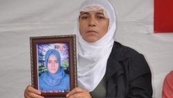 Muş'taki anne silah zoruyla dağa kaçırılan kızının nöbetini tutuyor