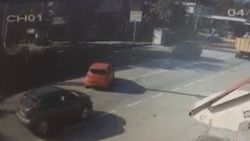 Sakarya'da otomobille cipin kafa kafaya çarpışması kamerada