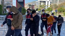 Antalya'da 100 bin TL'lik avokado çalan hırsızlar yakalandı