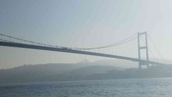 İstanbul'daki sis, gemi trafiğini durdurdu