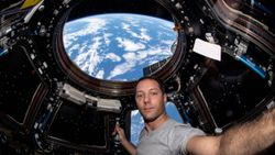 Uzaydaki astronot Thomas Pesquet: Dünya alarm veriyor