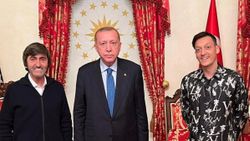 Mesut Özil, Cumhurbaşkanı Recep Tayyip Erdoğan ile buluştu