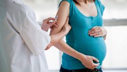 Gebeler ve emziren anneler için aşı olun uyarısı
