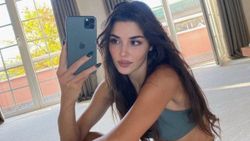 Hande Erçel ev halini paylaştı