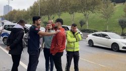 İstanbul'da otomobille takla atan yaralı, sağlıkçılarla tartıştı