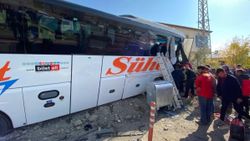 Kayseri’de yolcu otobüsü ile kamyonet çarpıştı