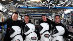 199 gün uzayda kalan astronotlar Dünya'ya indi