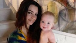Emily Ratajkowski, oğluyla fotoğrafını paylaştı