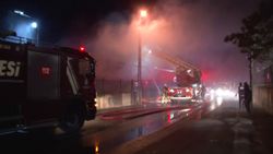 Ataşehir’de geri dönüşüm tesisinde yangın