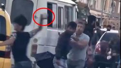 Antalya'da pazarda taşlı, sopalı ve bıçaklı kavga kamerada