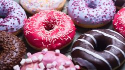 Evde rengarenk donut tarifi